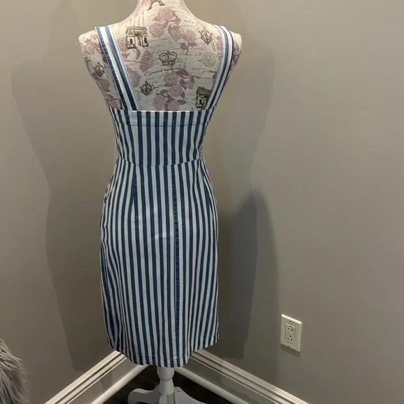 Denim dress - Picture 2 of 3